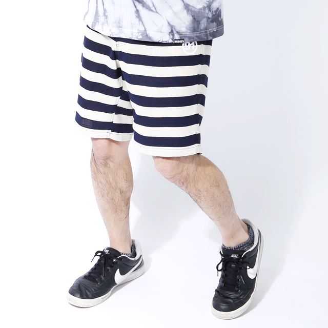 CAPTURE BORDER SHORTS02.JPG